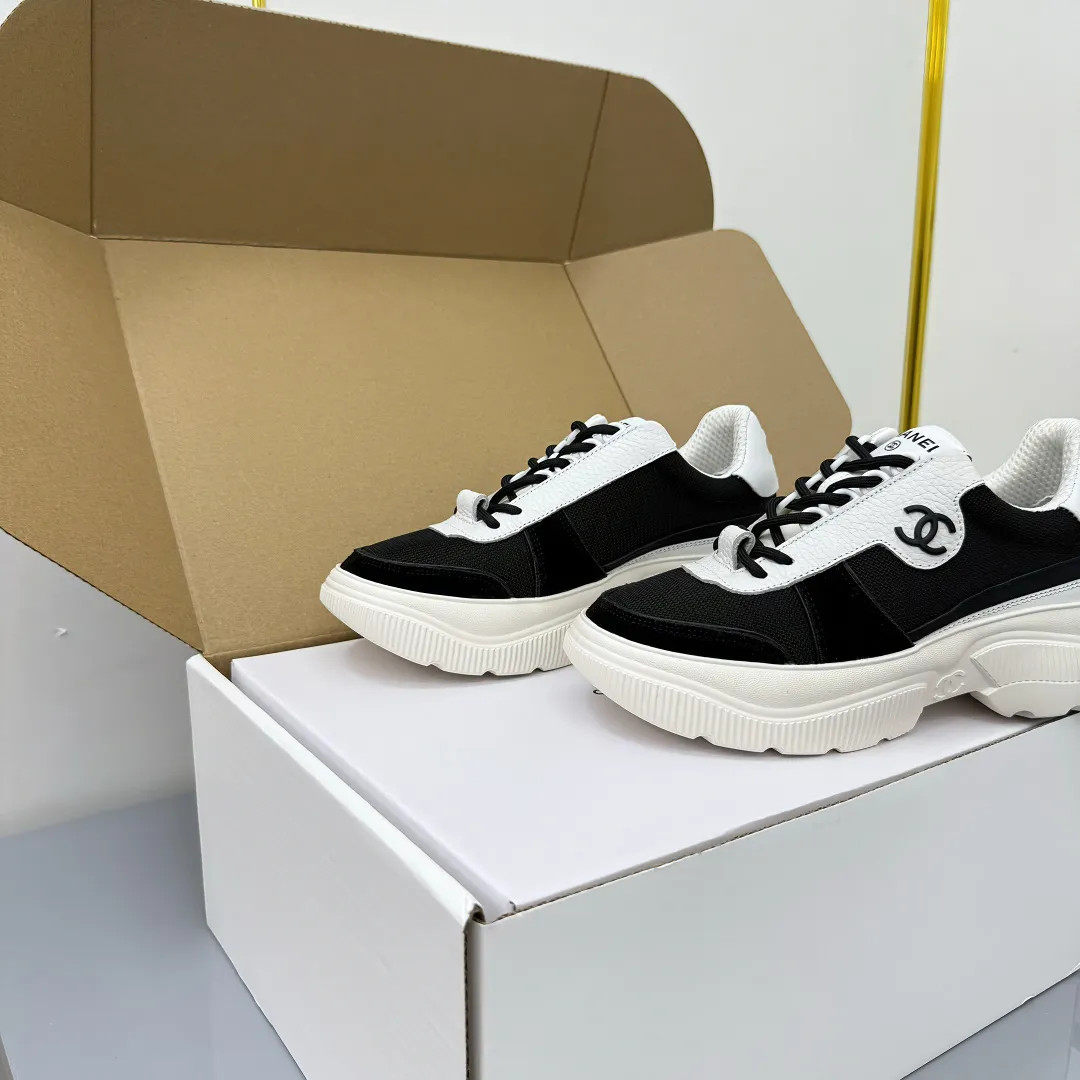 👟👟Ex-factory price 620👟👟 Chanel bread shoes ~ original calfskin panda shoes Chanel 25C latest hot style panda black and white sports shoes casual sneakers Xiaoxiang hot item classic black and white panda color coco girls must pay Fabric: original custom mixed sheepskin lining: original imported breathable mesh lining outsole: Original molded rubber + TPU combination Size: Women's 35-41